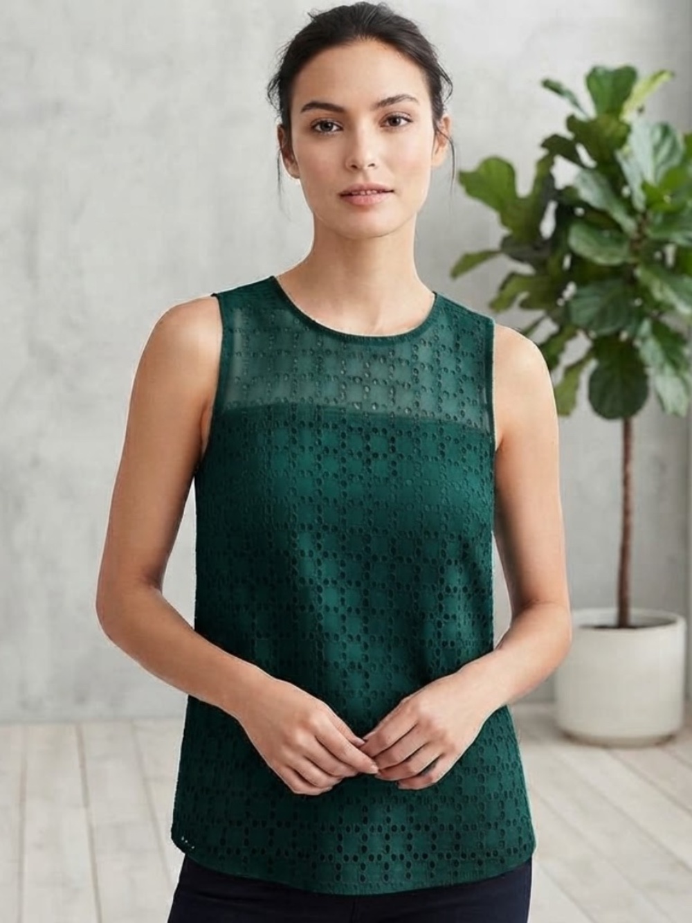 LOFT Green Eyelet Sleeveless Blouse in Medium